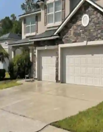 350x450-Drivway-Cleaning Cleaned driveway
