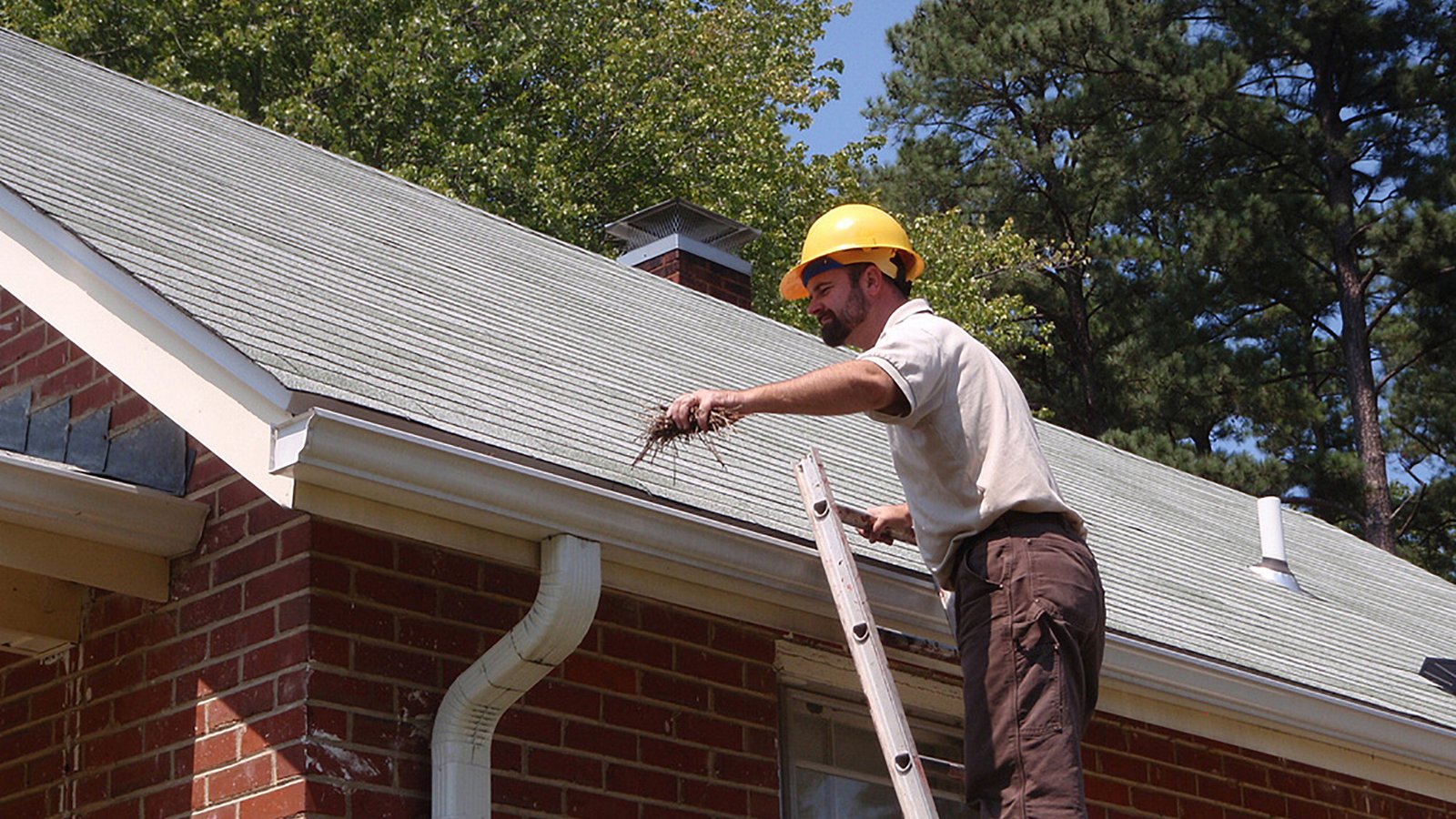 Residential Gutter Cleaning Davenport FL | Pro Cleaning Action 5 gutter02