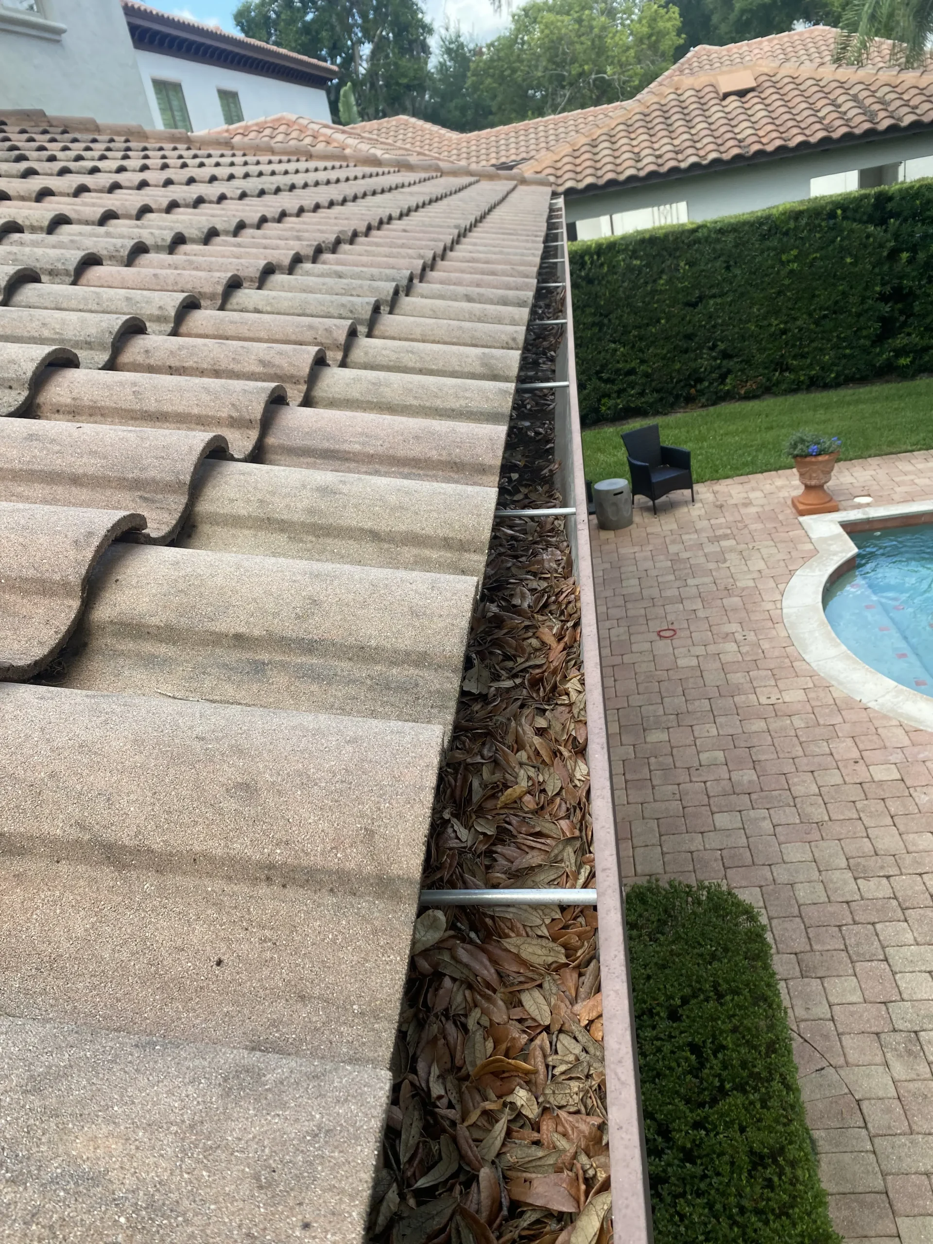 Before Flush Gutter Cleaning 1 scaled