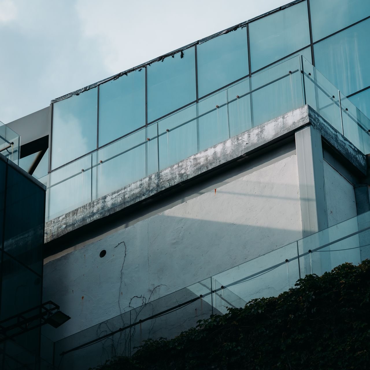 Hard Water Stain Removal for Commercial Glass